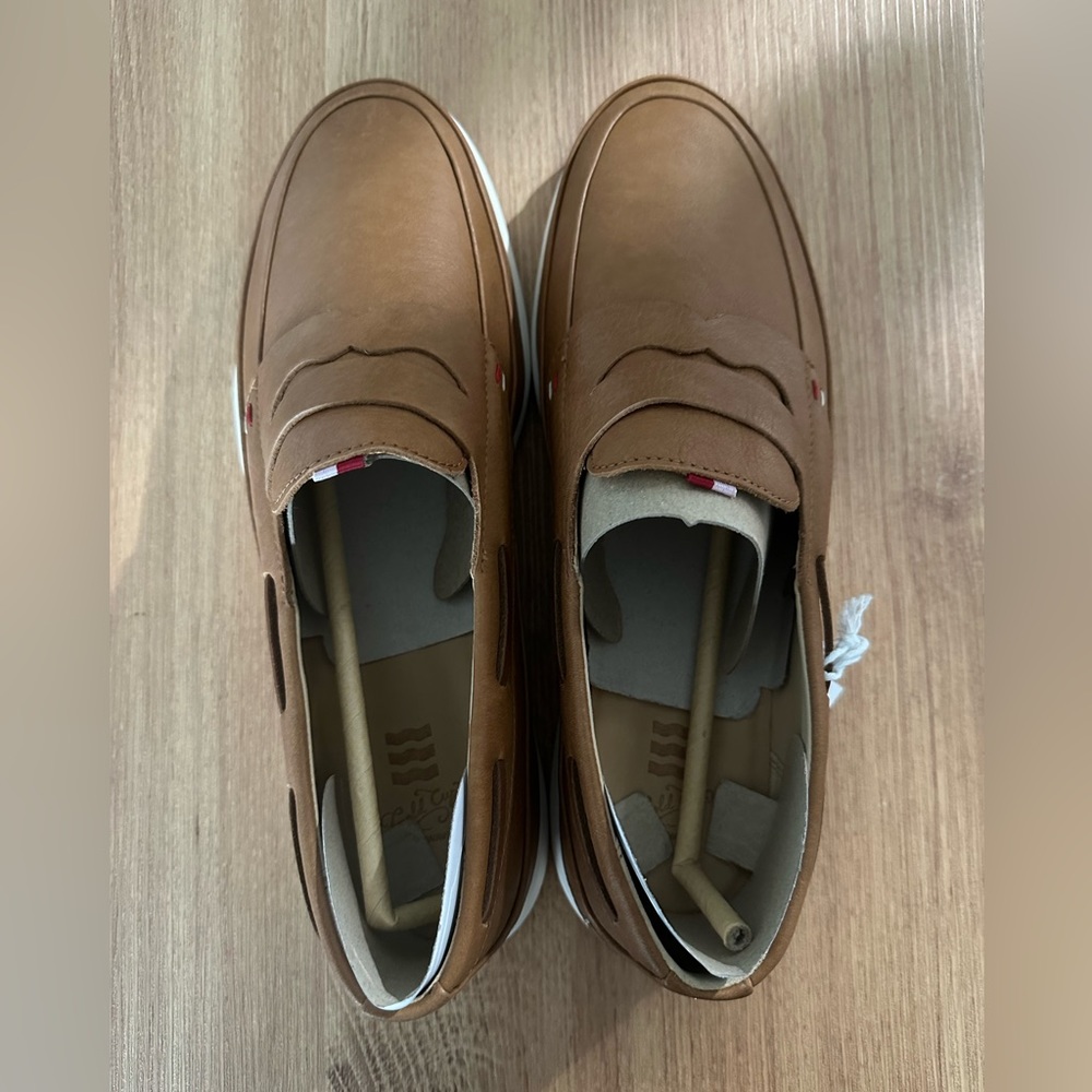 Sperry Gold Cabo shoes. Penny Tan. Size 11. Never worn, nwt and with box.